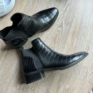 Black Dolce Vita Booties